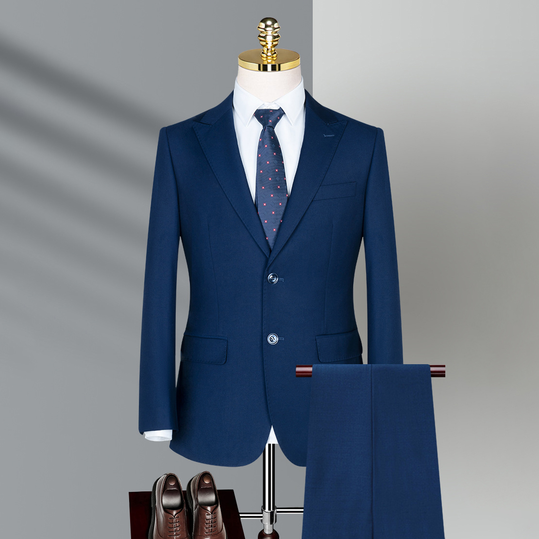 宝蓝色化纤男西服套装