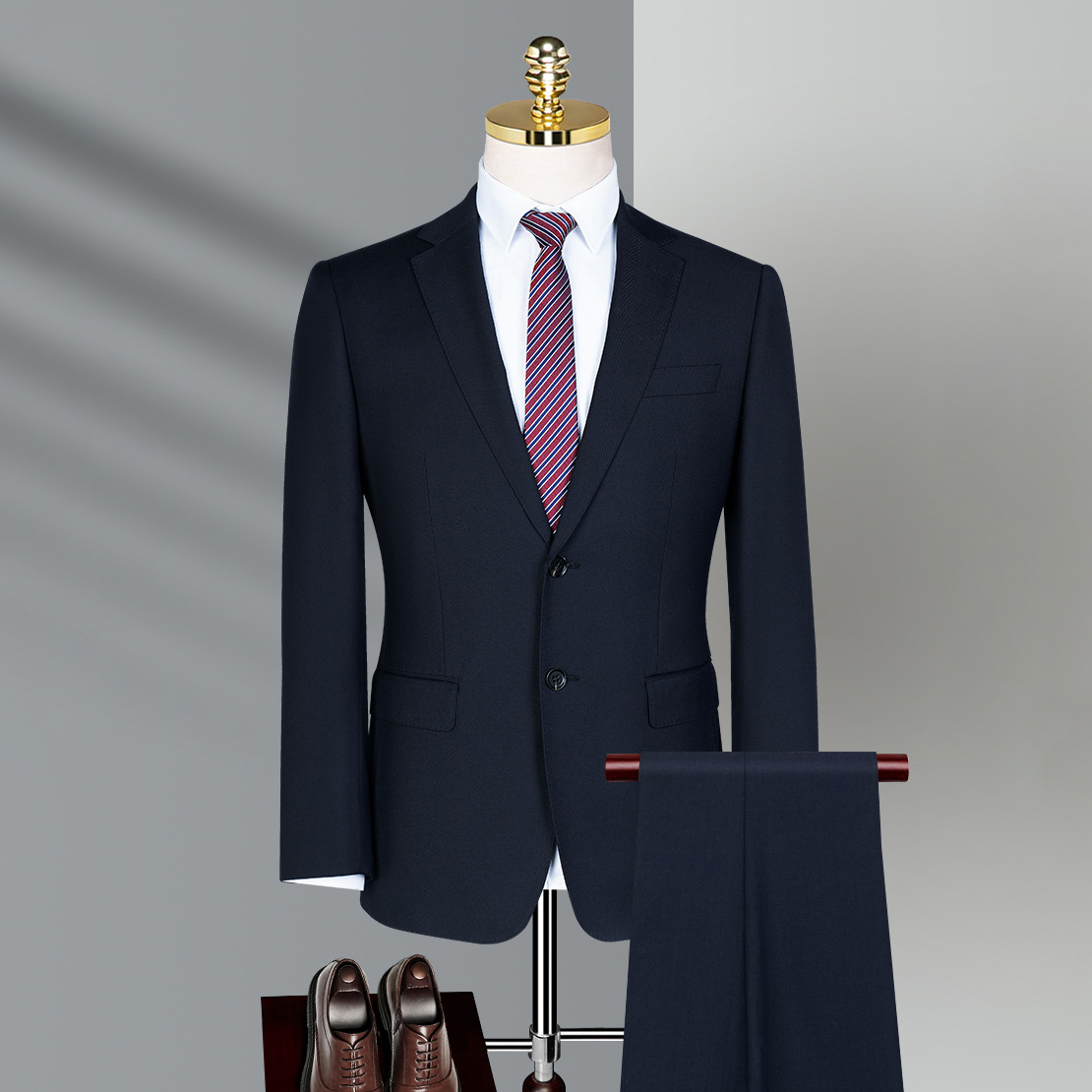 藏青色化纤男西服套装